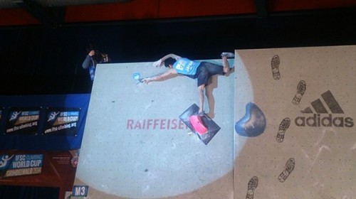 グリンデル決勝第3課題を、独自のラインで解決する杉本怜。本来はピンク右手で、左手を飛ばす。