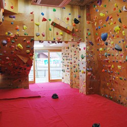 milnorte climbing club / ミルノルテ クライミング クラブ［京都市