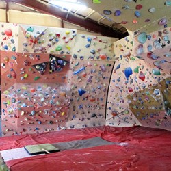 クライミングジム ノースロック［三戸郡］ | 山と溪谷社の