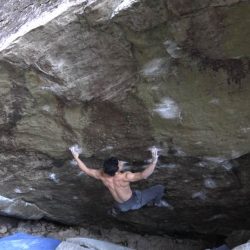 小山田大、龍頭泉で九州最難(?)課題に成功 | 山と溪谷社のクライミング