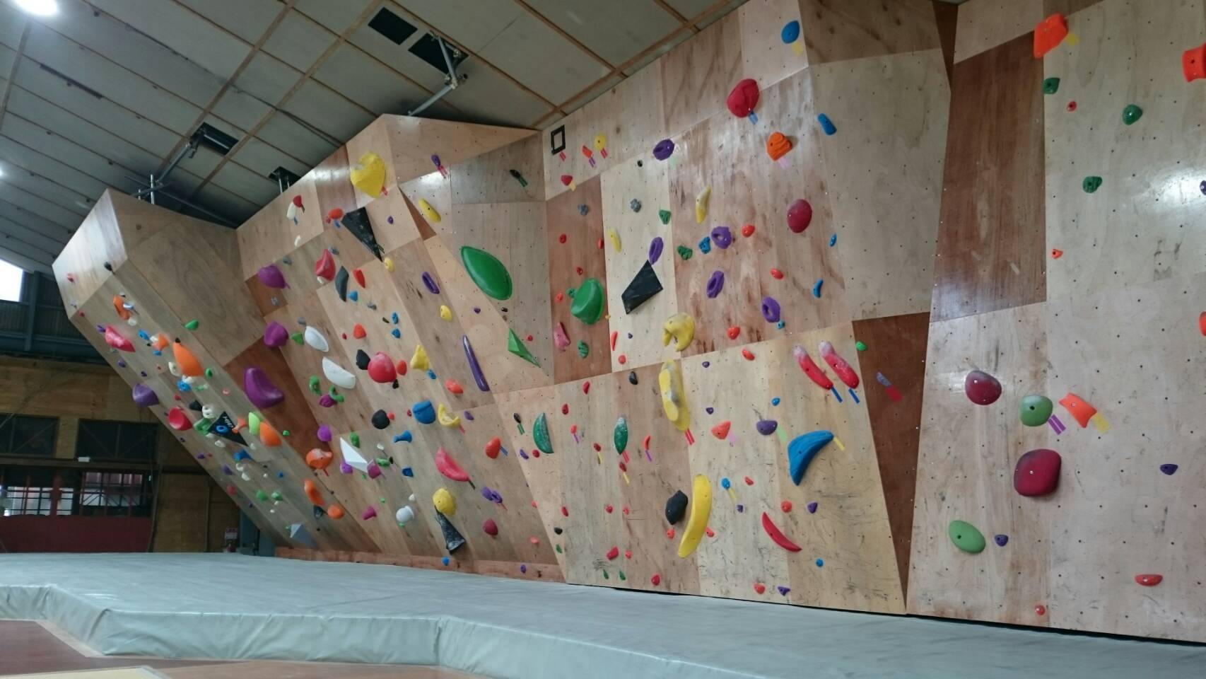 ボルダリングスタジオ 3wall ハチサンサンウォール 東彼杵郡 山と溪谷社のクライミング ボルダリング総合サイト Climbing Net クライミングネット