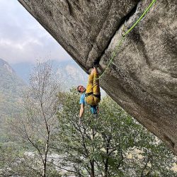 ピート・ウィタカー、オルコ溪谷のPura Pura（8c）第2登 | 山と溪谷社
